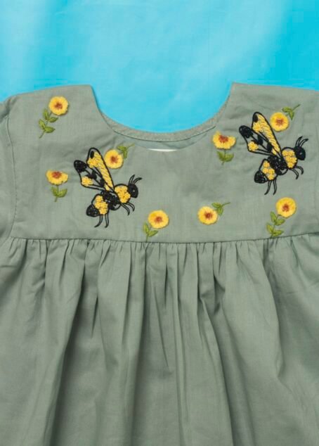 Green Bee Gathered Top